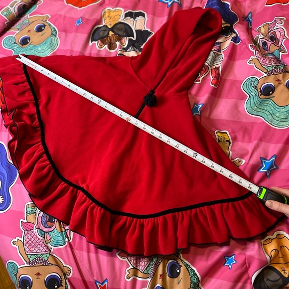Red fleece cape - Picture 11 of 11